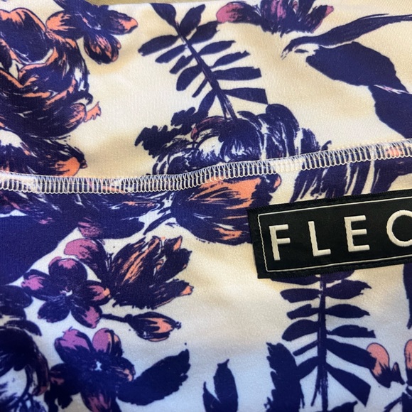 Fleo shorts large.  Never worn only tried on - Picture 3 of 5